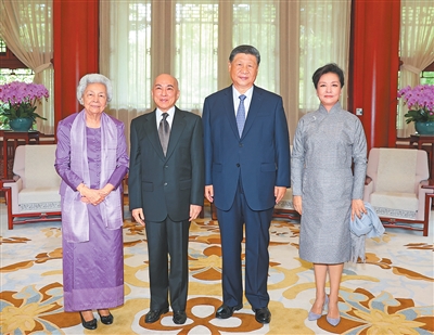 【人民日报】习近平夫妇会见柬埔寨国王西哈莫尼和太后莫尼列