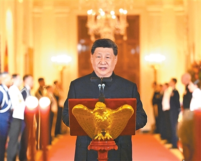 【人民日报】习近平和彭丽媛出席特朗普总统夫妇举行的欢迎国宴